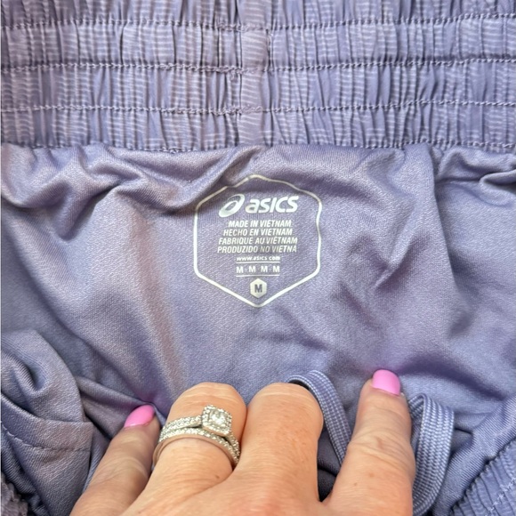 ASICS Flutter Hem Running Shorts- Size Medium - Picture 3 of 3